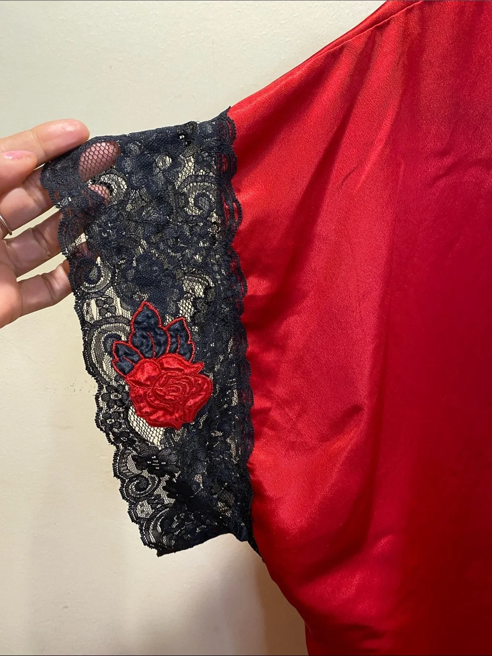 Val Mode Lingenie Red Satin Kimono Robe with Black Lace Trim Sz L